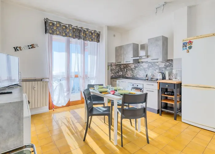 Lägenhet Cozy In Santo Stefano al Mare