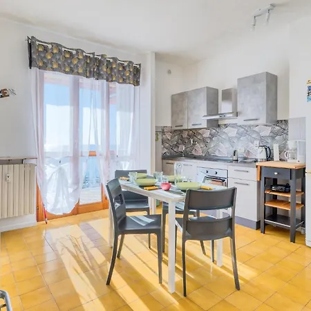 公寓 2 Bedroom In 圣托·斯特凡诺·阿尔马尔